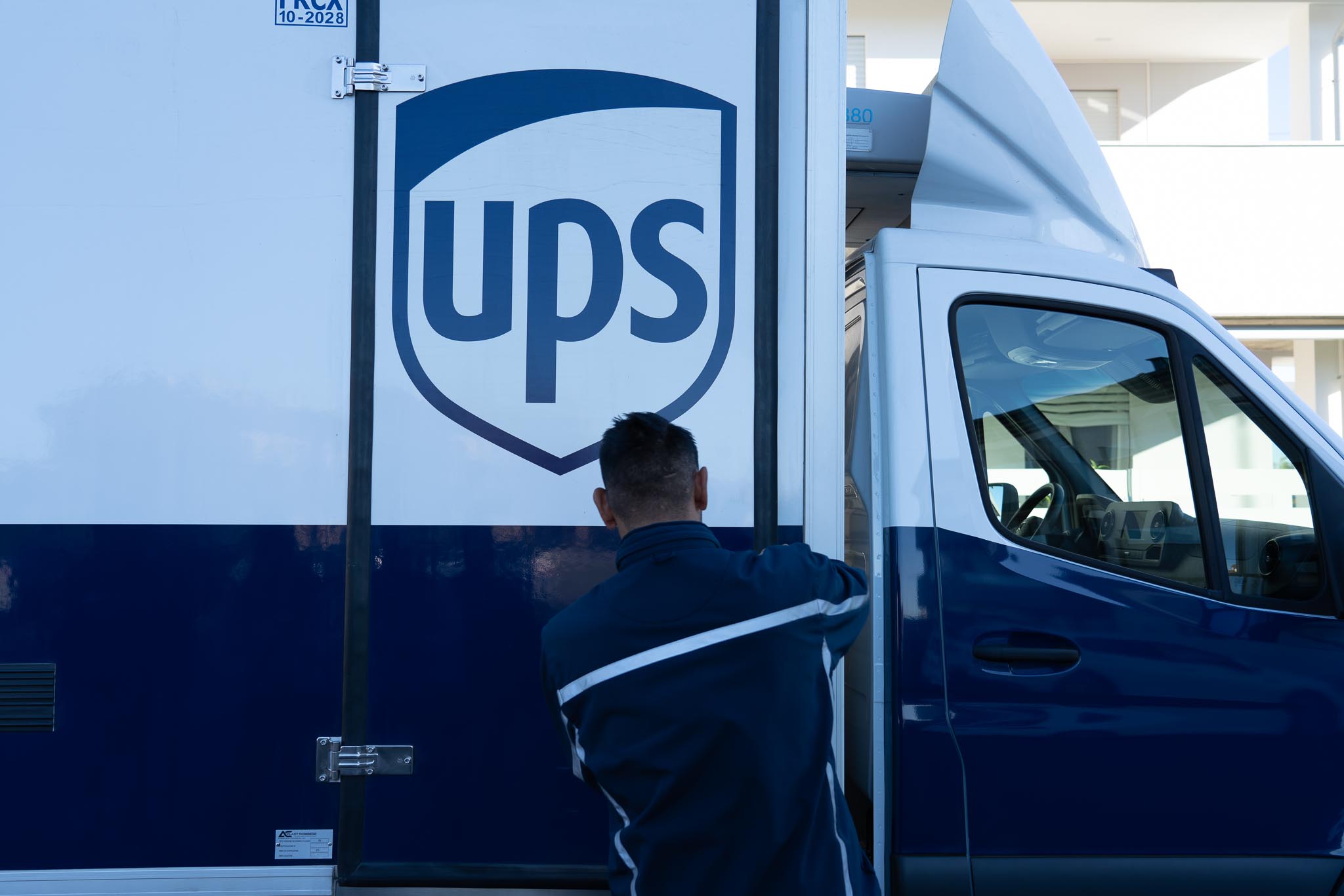 UPS Healthcare baut Rückwärtslogistik und Echtzeitüberwachung aus